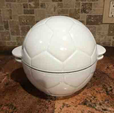 VTG LE CREUSET ENAMEL CAST IRON LIMITED EDITION WHITE SOCCER/FOOTBALL DUTCH OVEN