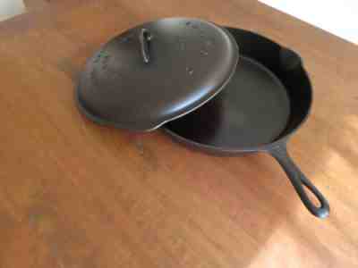 Vintage Griswold #12 Cast Iron skillet with HEAT RING with self basting lid.Â
