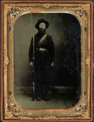 STANDING ARMED CIVIL WAR SOLDIER US BELT BUCKLE RIFLE BAYONET HARDEE HAT TINTYPE
