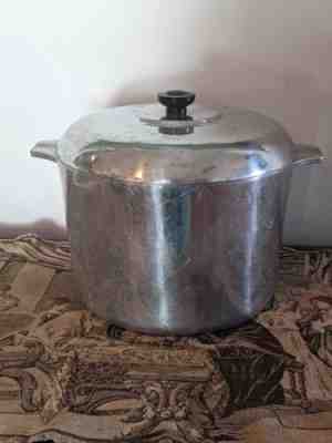 VINTAGE MAGNALITE GHC Tall 12 Quart Cast Aluminum Stock Pot Dutch Oven w/ Lid