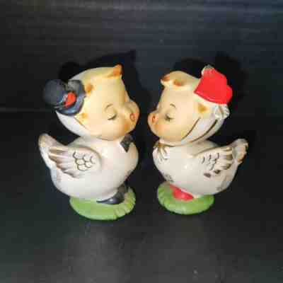 VTG Napco Anthropomorphic Kissing Lovebird Salt & Pepper Shakers Japan Heart Hat