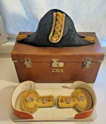 VINTAGE WWII JAPANESE IMPERIAL NAVY BICORNE HAT & EPAULETTES LEATHER CASE