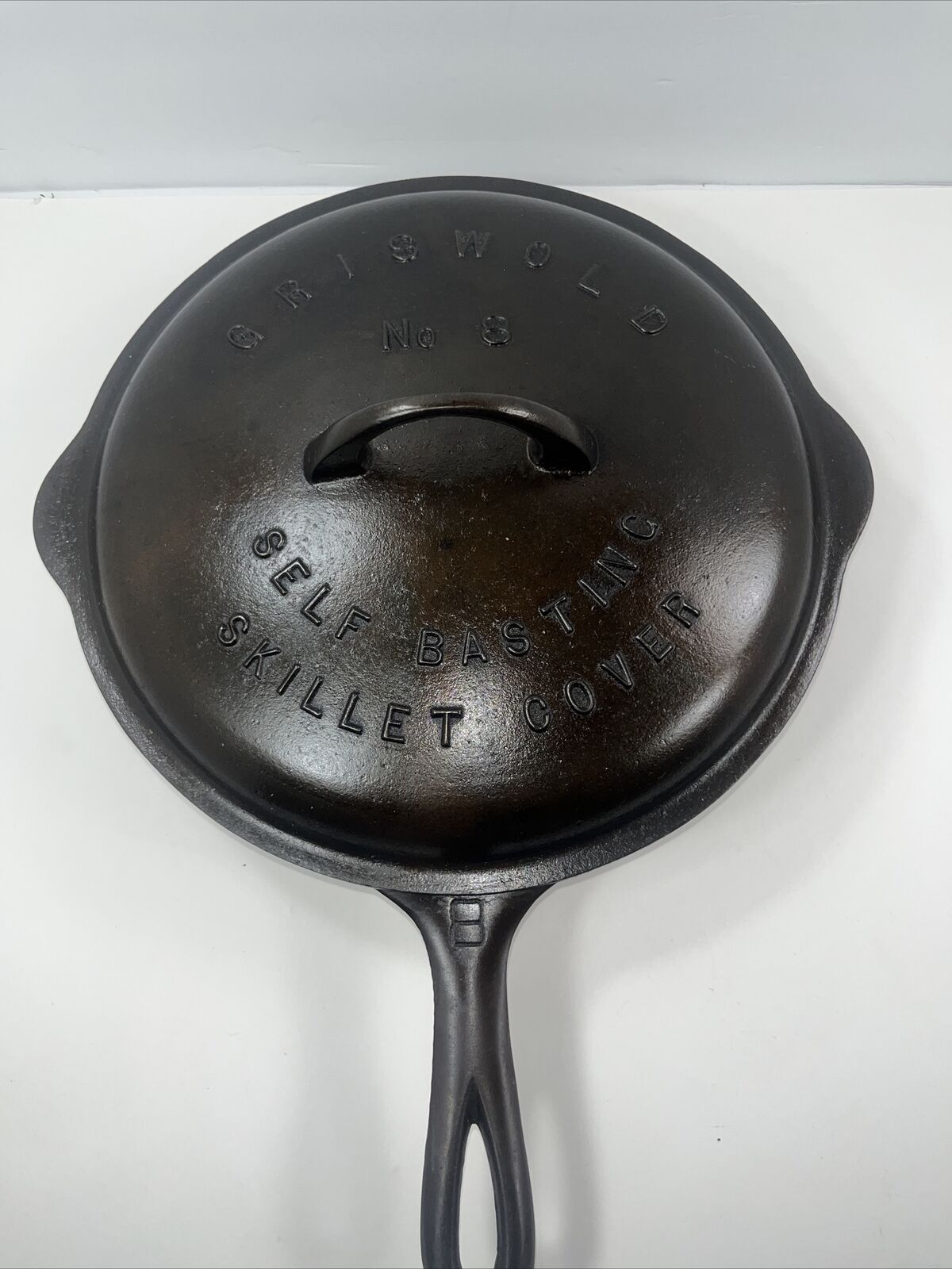 Vintage Griswold #8 Raise Letter Self Basting Cast Iron Skillet w/lid -Beautiful