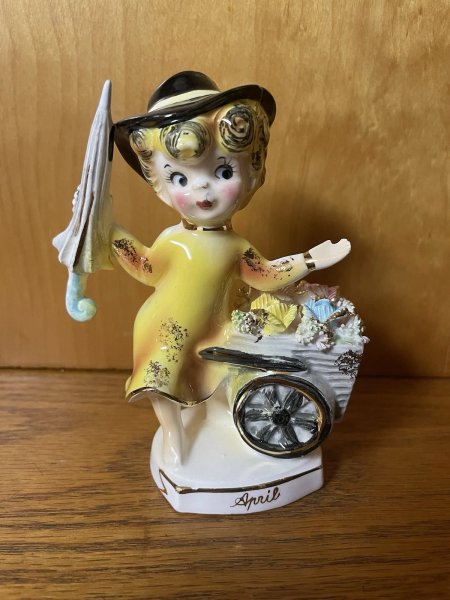 ?Vintage APRIL Norcrest Girl Figurine F 413 Umbrella flower Cart Hat Showers