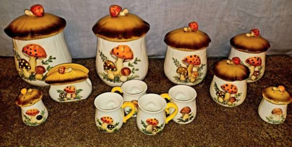 Vintage 70's SEARS & ROEBUCK Merry Mushroom 17 Pc. Set Jars Shakers Napkin Mugs