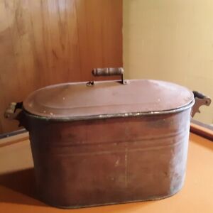 VINTAGE ANTIQUE PRIMITIVE COPPER BOILER WASH TUB WITH LID AND HANDLES (24X12X13)