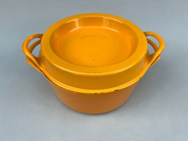 Vintage LE CREUSET DOUFEU COUSANCES #26 with doufeu oven cookbook by Chalmers