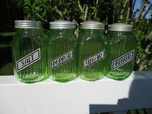 ANCHOR HOCKING VINTAGE GREEN PANELED SHAKERS 4 PIECE THEY GLOW
