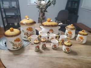 1978 Sears and Roebuck Merry Mushroom 13 piece kitchen set