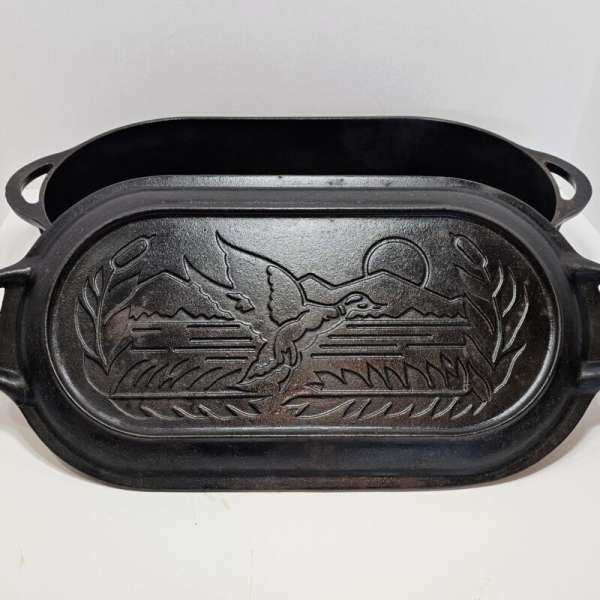 Lodge 20.5” Oval Dutch Oven Wildlife Series Ducks Deep Dish Fryer Vintage Rare