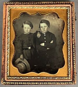 1/6 PLATE DAGUERREOTYPE OF "ROUGH" BOYS, BIG STRAW HAT, NO WIPE MARKS