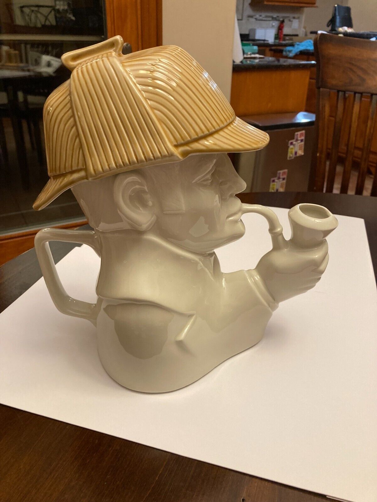 SHERLOCK HOLMES HALL CERAMIC TEAPOT: LITERARY DETECTIVE PIPE & CAP