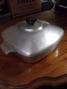 Vintage Wagner Ware Magnalite #4004 Bake and Serve Pot With Lid. Very Rare