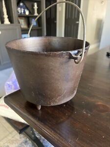 #7 Cast Iron Bean Pot 3 Leg. 71/4 Height, 8 3/4 Diameter.