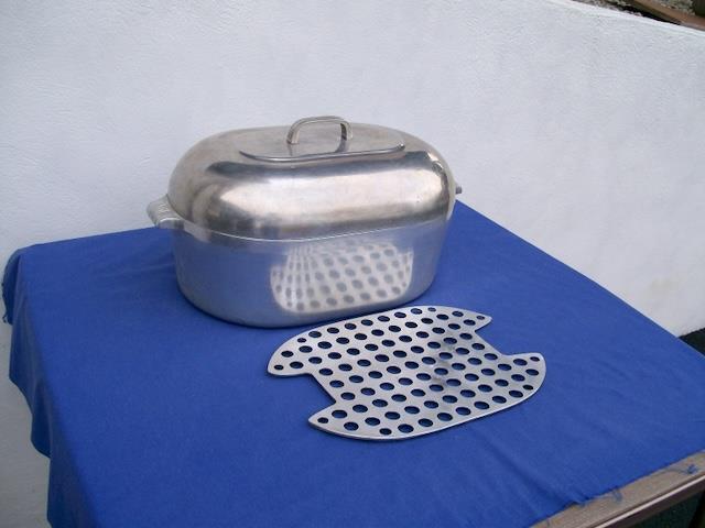 VINTAGE WAGNER WARE SIDNEY O MAGNALITE 17 QT. DUTCH OVEN 4269 M LID & TRIVET