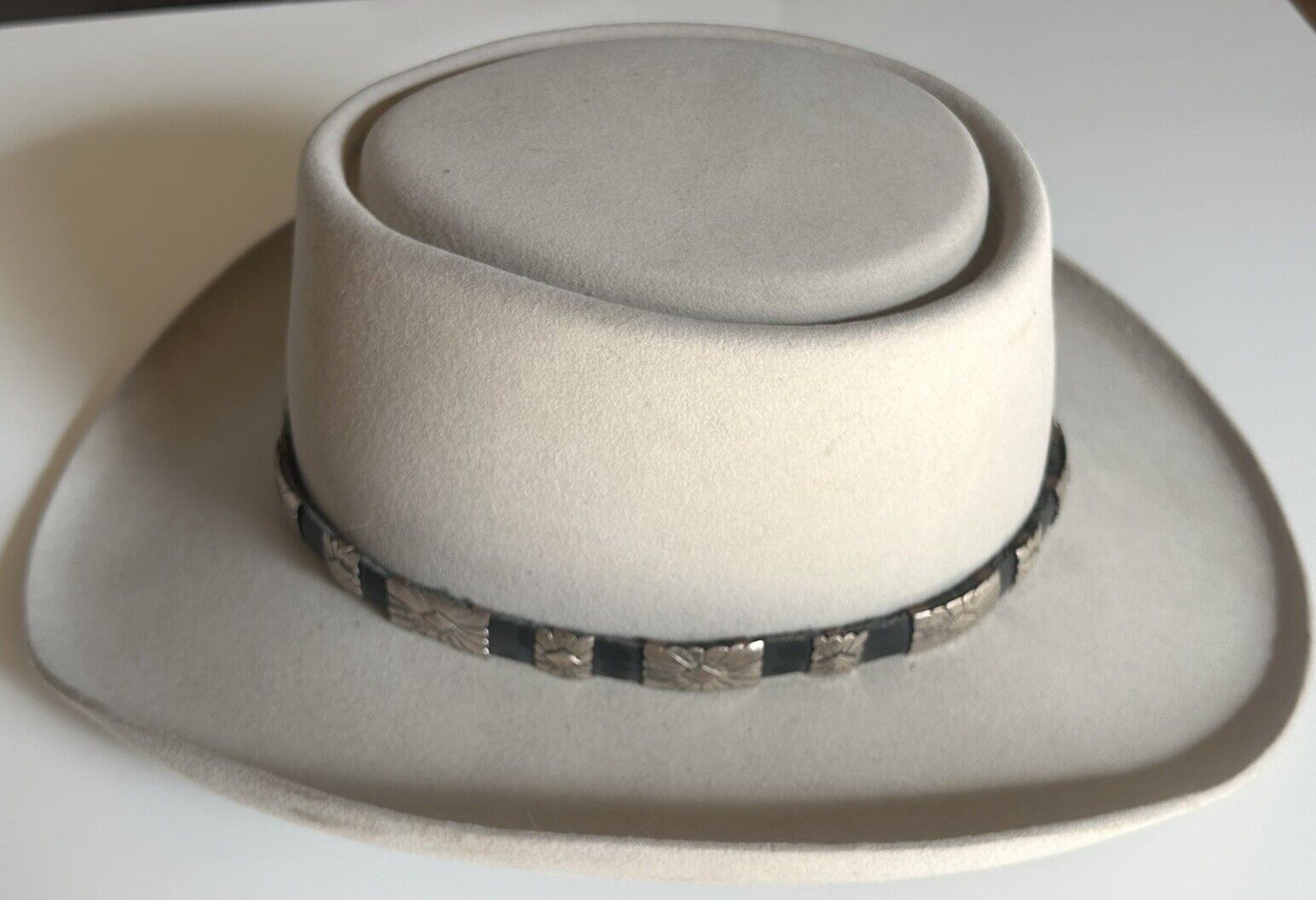 Vintage STERLING SILVER Concho NAVAJO Hat Band Light Grey STETSON HAT