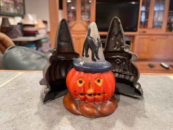 Vaillancourt Halloween Pumpkin Witch Hat Premier #1 Signed Vintage mould: letter