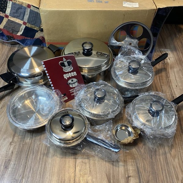 Vintage Amway Queen 20 Pc 18/8 Stainless Cookware Set Vintage NEW USA