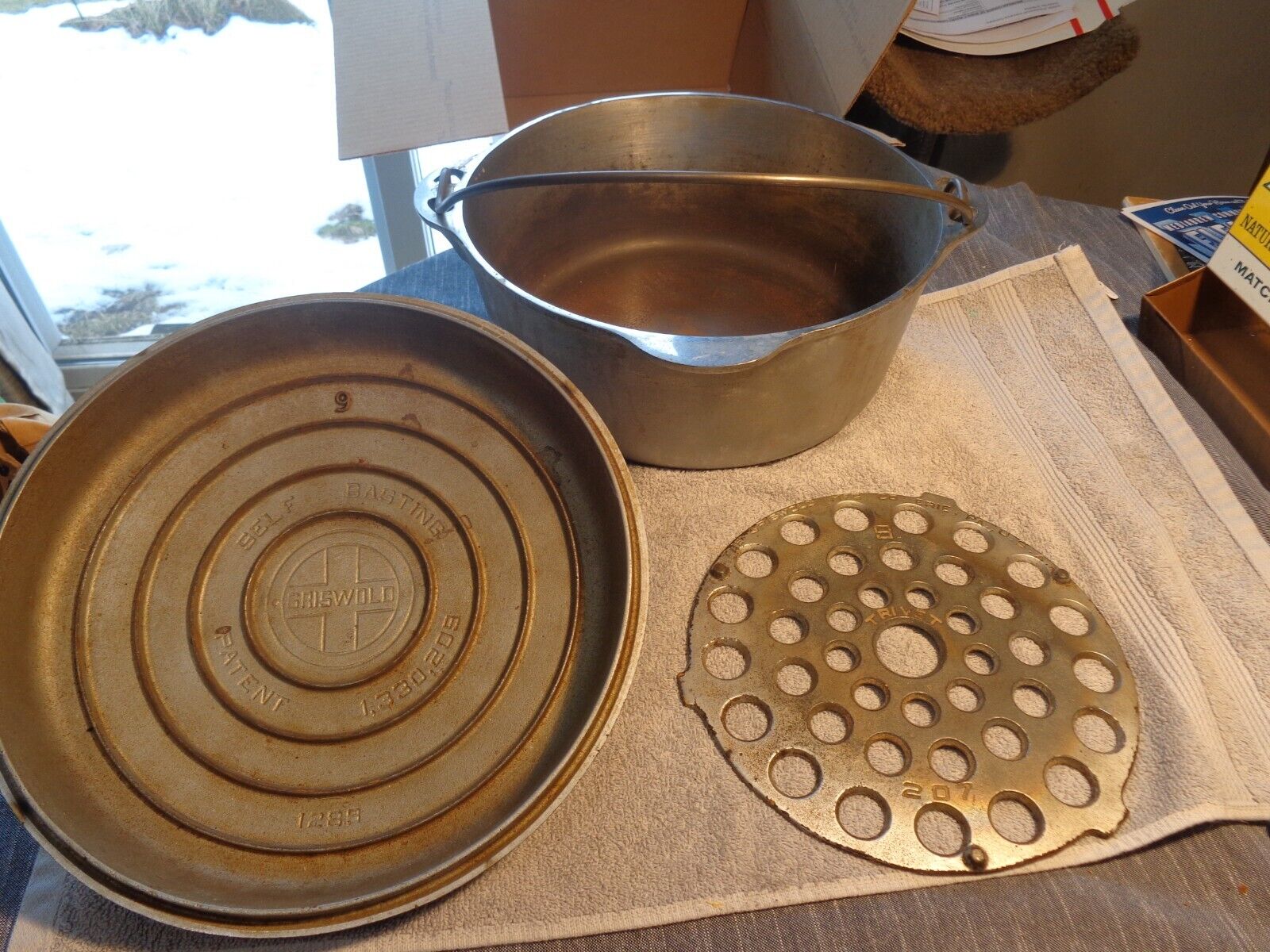 Rare Vintage #9 GRISWOLD ERIE #9 DUTCH OVEN TITE TOP LID 1279 W/TRIVET