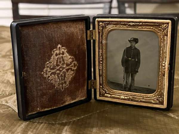 Civil War Tintype Photo - Young Union Soldier w Musket, Hardee Hat 11th Regiment
