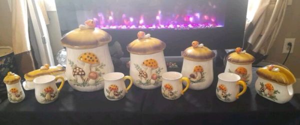 Vintage 70's SEARS & ROEBUCK Merry Mushroom 16 Pc. Set Jars Shaker Napkin Mugs