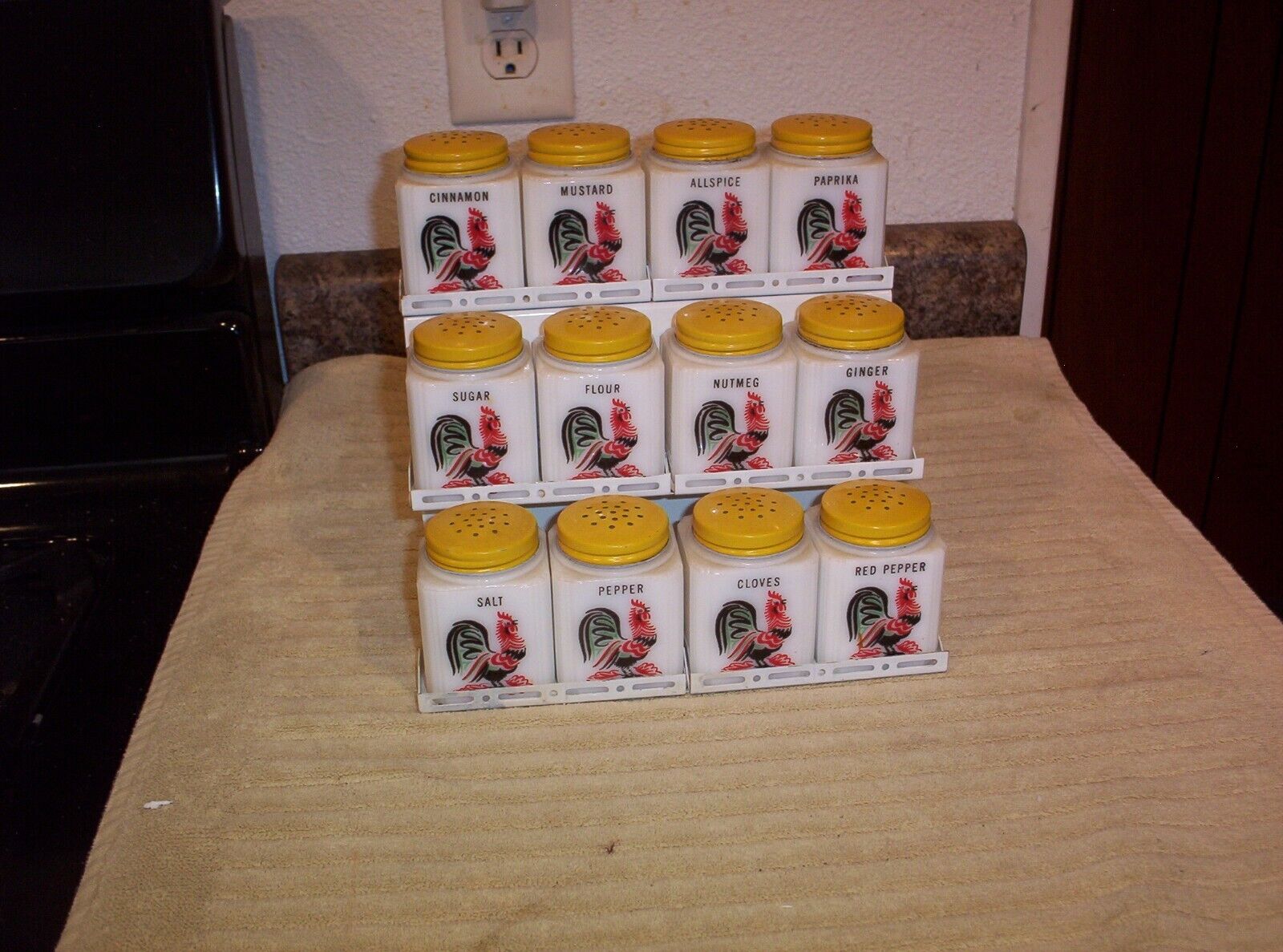 VINTAGE 12 Piece TIPP CITY " ROOSTER " SPICE JAR SET w/ YELLOW LIDS & RACK