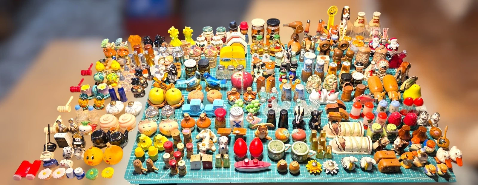 (x250+) Vintage Salt And Pepper Shakers Assorted Lot Anthropomorphic Food...