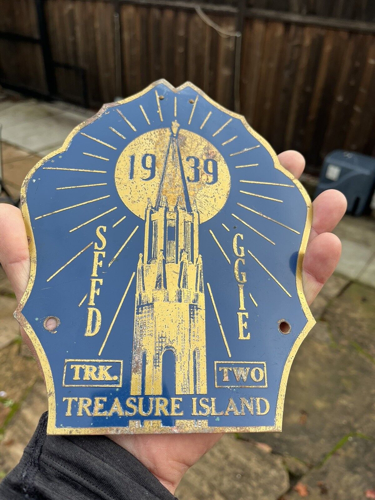 Vintage Rare 1939 San Francisco Fire Department GGIE Treasure Island Hat Badge