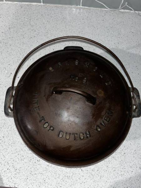 New ListingAntique 1920 Griswold No. 9 Cast Iron Tite-Top Baster Dutch Oven 834 & Lid 2552