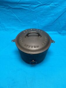 Griswold #6 Cast Iron Flat Bottom Kettle with Fully Marked Lid “Excellent “