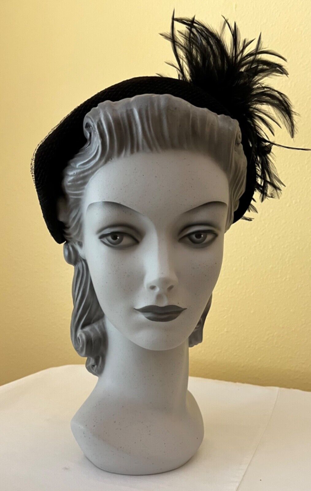 Decoeyes 1940s Vintage Style “Gray Ladies” Mannequin Head Hat/Jewelry Display