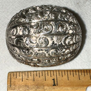 ANTIQUE T PHIPPS & E ROBINSON STERLING SILVER NUT SHAPED POCKET NUTMEG GRATER