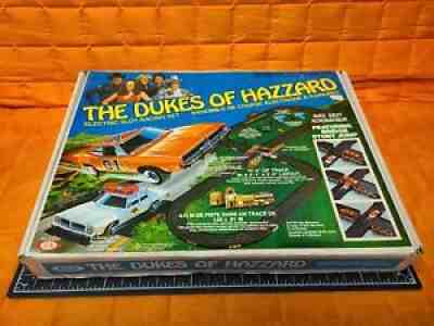 VINTAGE 1981 IDEAL THE DUKES OF HAZZARD ELECTRIC SLOT CAR RACING SET COMPLETE