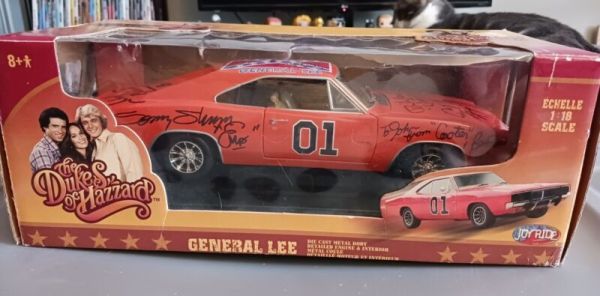 DUKES OF HAZZARD Cast (9) Signed General Lee 1:18 Die Cast Model Car Dukesfest