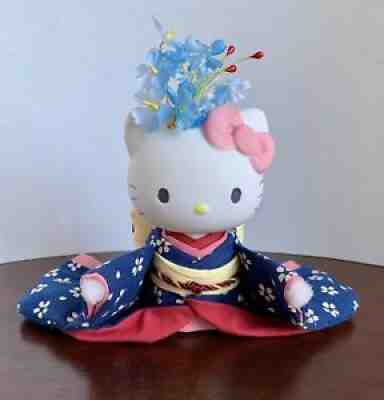 Details about   Tiny HELLO KITTY Japanese Kimono Geisha 2pcs Porcelain Dollhouse Miniatures