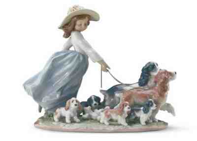 LLADRO *****PUPPY PARADE 6784**** GIRL WITH DOGS FIGURINE