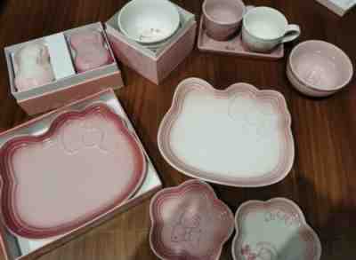 Le Creuset Hello Kitty Sanrio Dinnerware Set 11 Piece Cups Bowls Plates