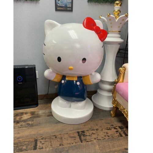 Pre-Owned Store Display 4ft Hello Kitty Life Size Statue