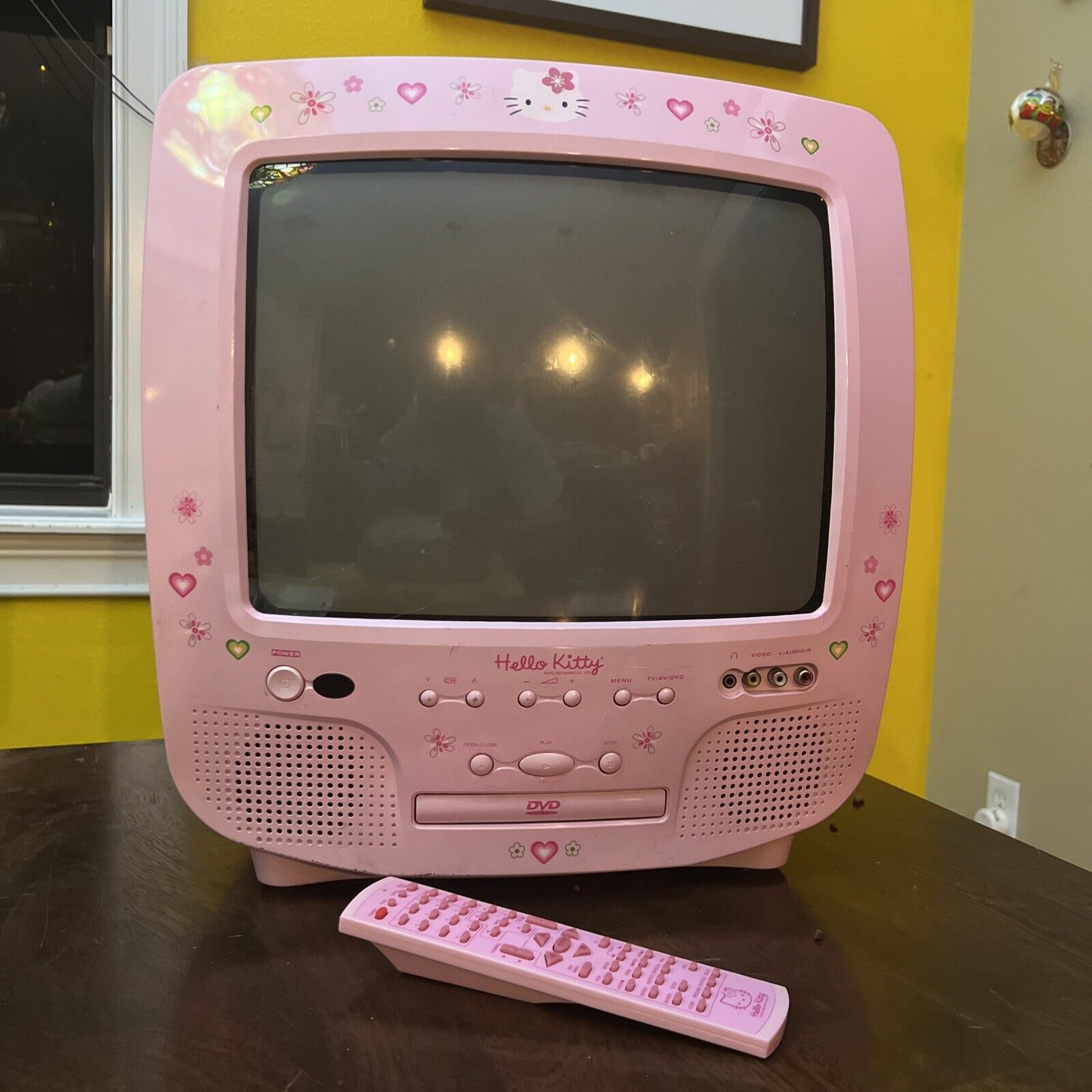 SALE ENDS 11/18 !! Vintage Hello Kitty CRT TV DVD Player 13 Inch KT2313 RARE