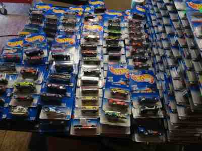 (10,000)+++ HOT WHEELS Blue Cards To Present & Treasure Hunts Included 