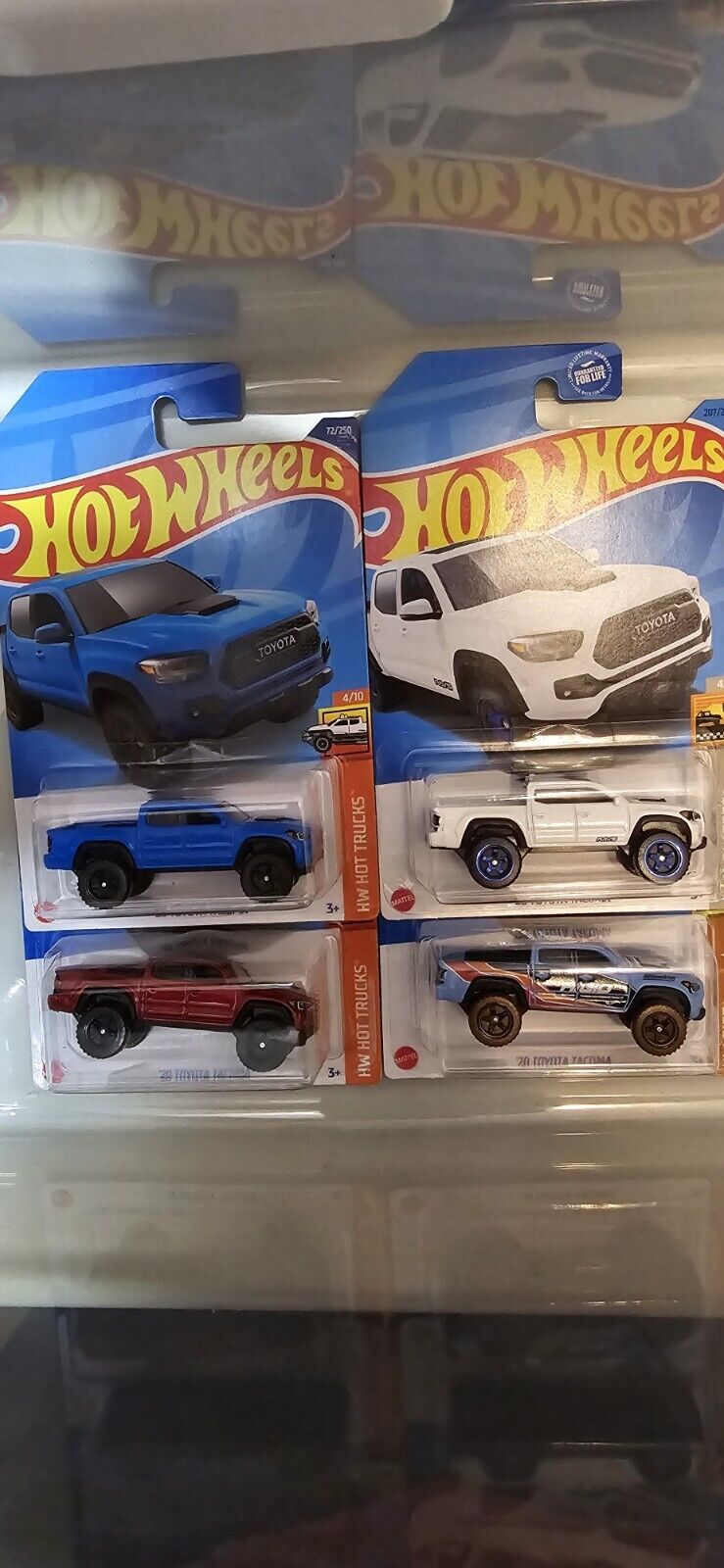 4× hot wheels 20 toyota tacoma (white /blue) (Red[ White)blue]