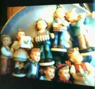 M.J. HUMMEL SET OF 9 CHRISTMAS CHOIR FIGURINES 4