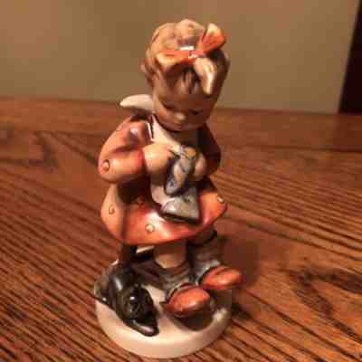 Goebel Hummel Figurine MOTHER'S HELPER #133 TMK 2 Full Bee 1950s