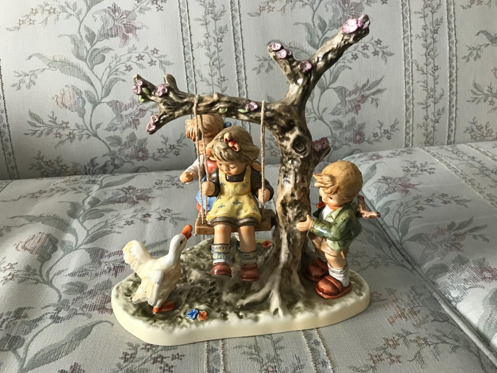 RARE Hummel Goebel #2254 “Can I Play?” TMK 8 Moments in Time 2006 CERTIFICATE