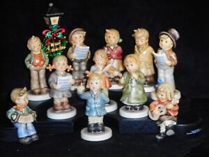 GOEBEL M.I. HUMMEL KINDER CHOIR 14pc w/2pc STAGE/LAMPOST - Mint w/9 Orig Box