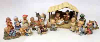 Ashton Drake, 18 Berta Hummel Children's Nativity Ornaments Set with Stable