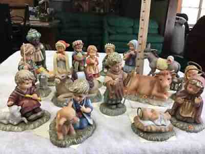 Goebel Berta Hummel Porcelain Nativity Set 17 Pieces