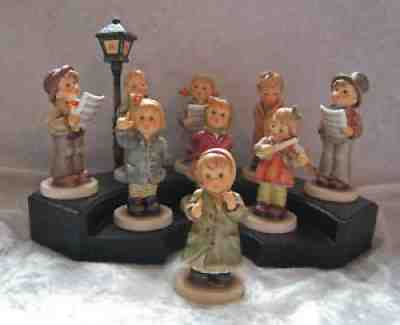 M I Hummel Club Complete Ret.Kinder Choir (9Figure, 2-Part Stage w/St Lamp) MIB