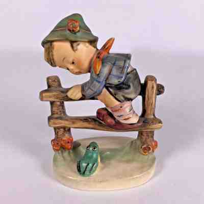 Vintage Goebel Hummel W-Germany Retreat Safety Fence Frog Figurine 1948 bee mark