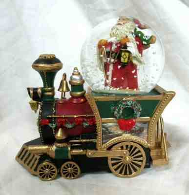 Thomas Kinkade Wonderland Express Snow Globe Train "Santa Claus/Comin ...